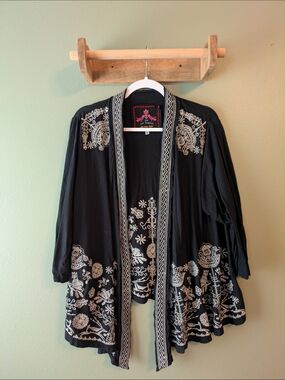 Johnny Was JW Los Angeles Sz M Black Open Front Cardigan White Embroidery Boho